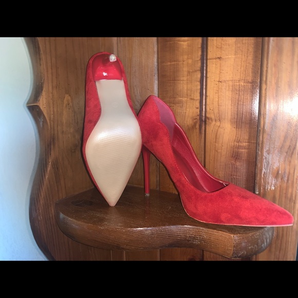 Red stiletto heels - Picture 2 of 2